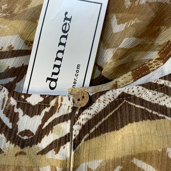 Alfred Dunner women’s size 18 vneck top w/ embellished neckline & button sleeves - Picture 11 of 11